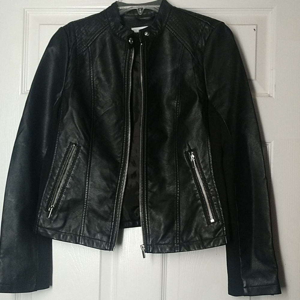 🟣 Black Faux Leather Jacket